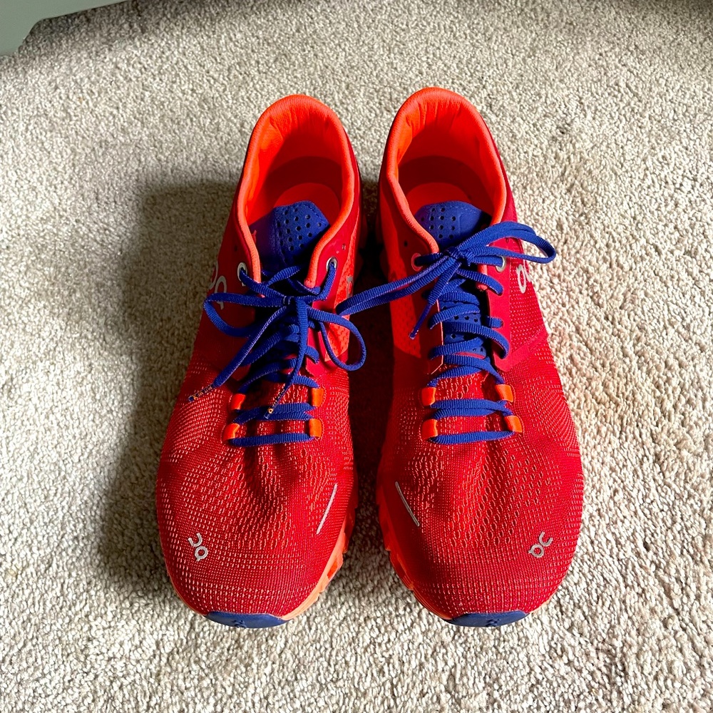 On Cloud women’s tennis shoes. Only worn once